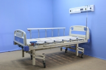Three Manual Crank Care Bed With Caster& Foot Pad 